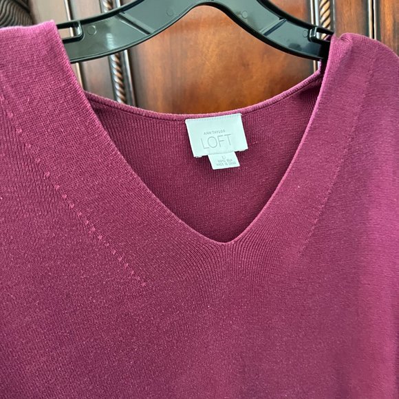 EUC Ann Taylor Loft Silk Fuchsia V-Neck Sweater - Picture 8 of 8